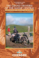 Fietsgids Wandelgids The Grand Traverse of the Massif Central by Mountain Bike, Road Bike or on Foot | Cicerone
