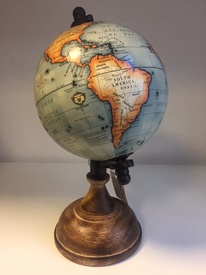 Wereldbol - Vintage Globe blauw op houten voet, 12 cm