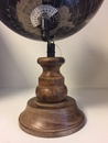 Wereldbol - Globe zwart op houten voet, 20 cm