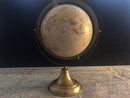 Wereldbol Vintage Globe antiek met messing voet en ringen, 20 cm. | Van Manen