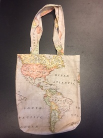 Tas van linnen met oude wereldkaart | Allekleurenvanderegenboog