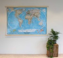 Wereldkaart 22008 World politiek groot wandkaart geplastificeerd met houten stokken | National Geographic