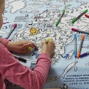 Kadotip Tafellaken met wereldkaart om in te kleuren | Eat Sleep Doodle