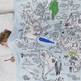Kadotip Dekbedovertrek met wereldkaart om in te kleuren | Eat Sleep Doodle