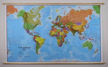  World politiek wandkaart geplastificeerd met houten stokken | Maps International