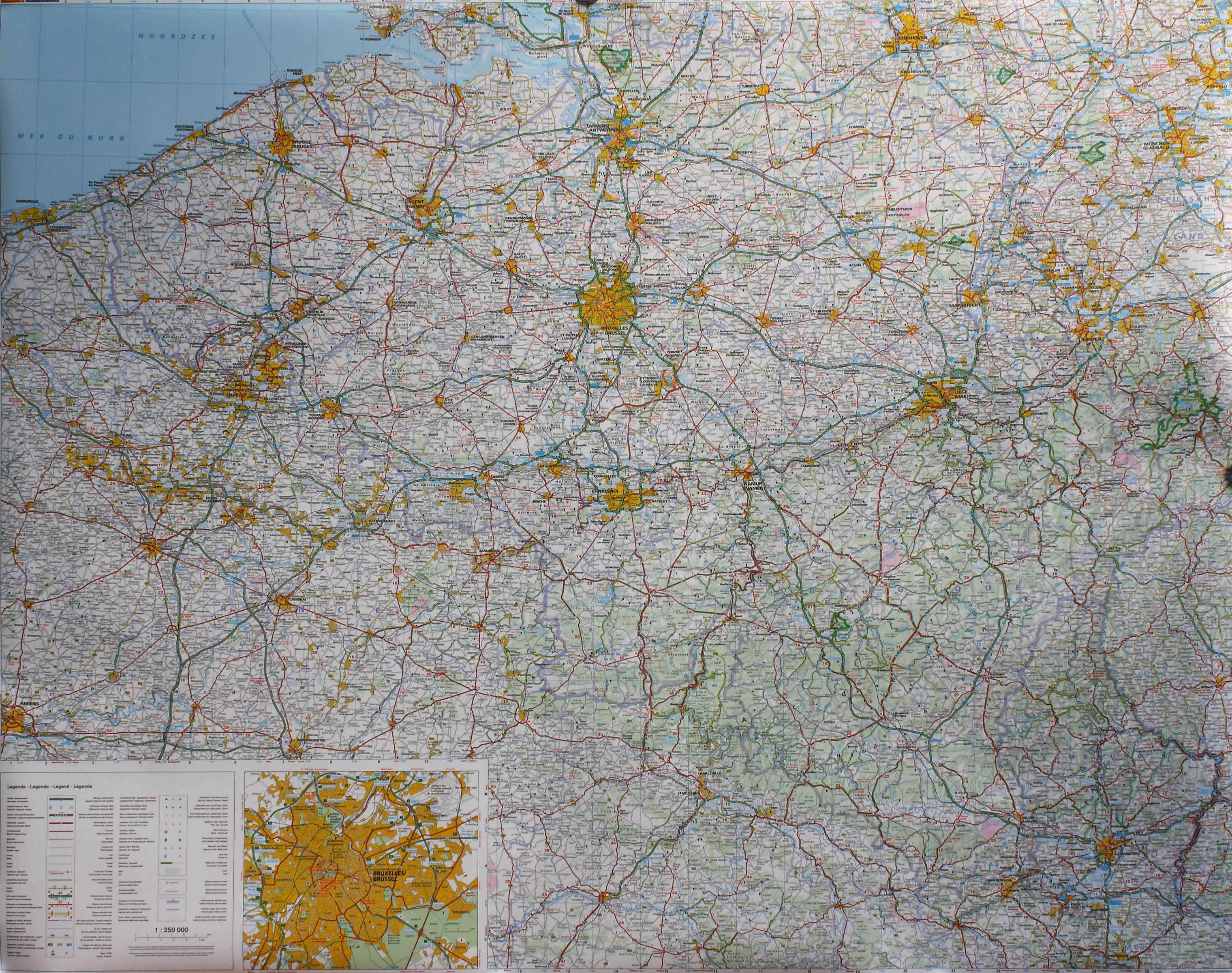 Online bestellen: Wandkaart Belgie & Luxemburg 125 x 99 cm | Hallwag