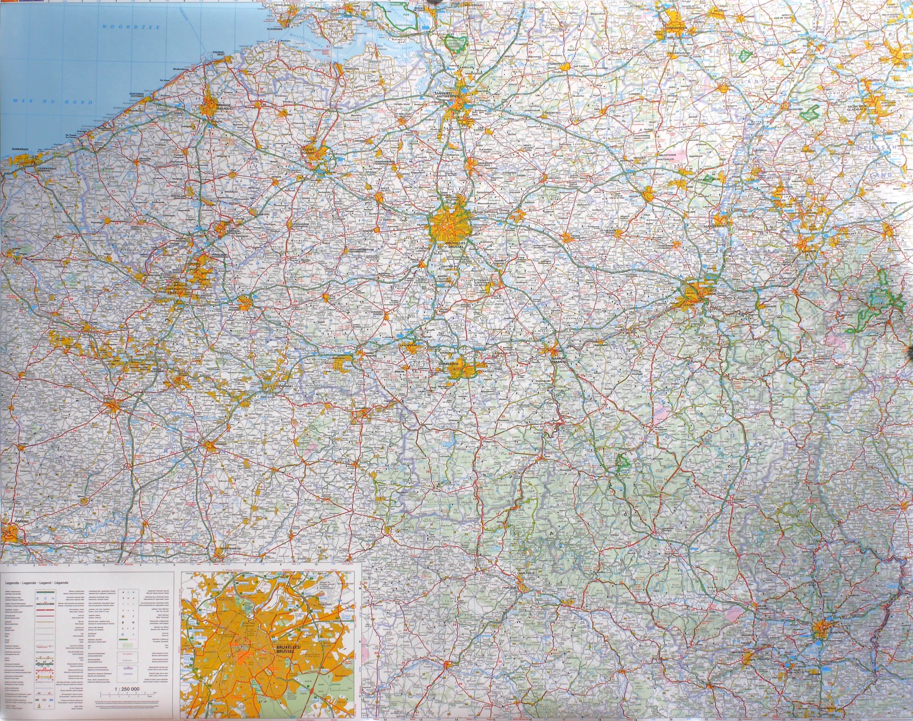 Wandkaart Belgie & Luxemburg 125 x 99 cm | Hallwag